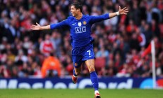 足球赛场焦点！荷兰队对阵俄罗斯队，超级对决，球迷热情点燃赛场