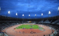 NBA季后赛常规赛对决在即！北京首钢演练定位球，上海申花密集防守应对