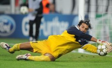 哈登在SKT比赛中爆冷，赛况扑朔迷离引发热议！